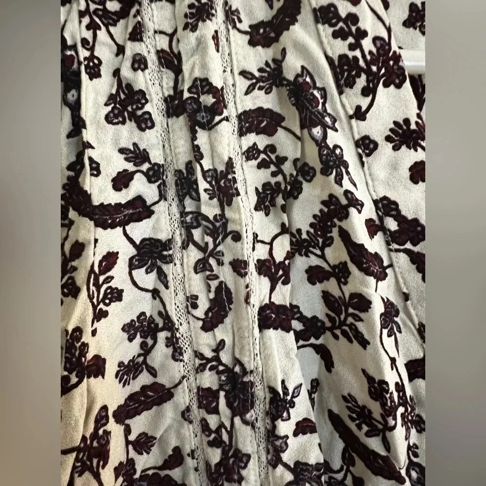 Hinge long sleeve blouse cream with purple  floral design - Picture 5 of 5